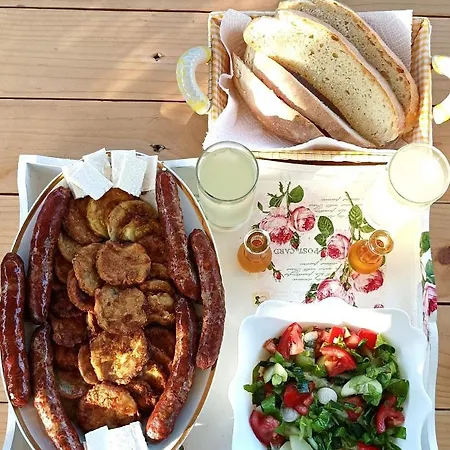 Etno Kuca Ostrvica 2 *