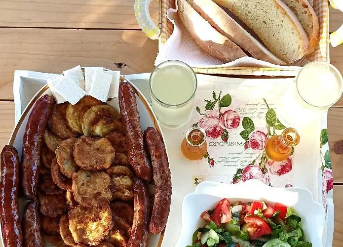 Etno Kuca Ostrvica 2 *